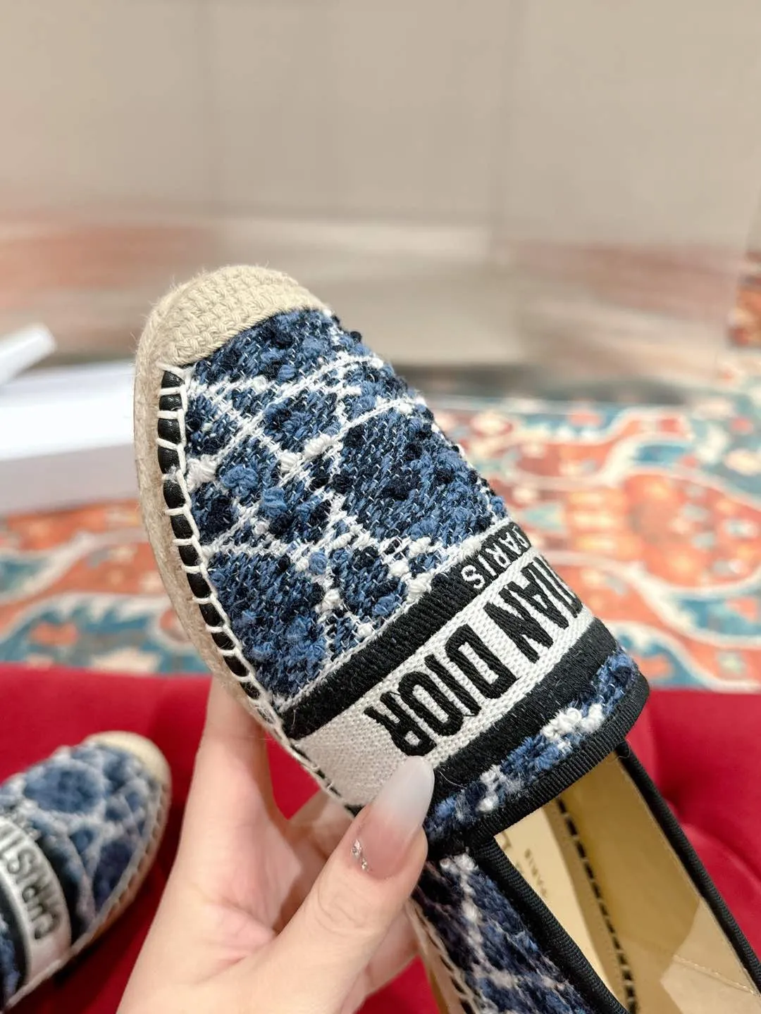 👟👟Ex-factory price 460👟👟 Dior DIOR's new popular early spring fisherman shoes 🆕 Simple, elegant and fashionable, timeless and timeless, it is a classic that will never fade away in the fashion circle, retro fisherman shoes. Original hand-woven surface, electric embroidery technology! Specific cloth surface and rubber outsole. Code number: 35-39 (40.41 customized, non-refundable)